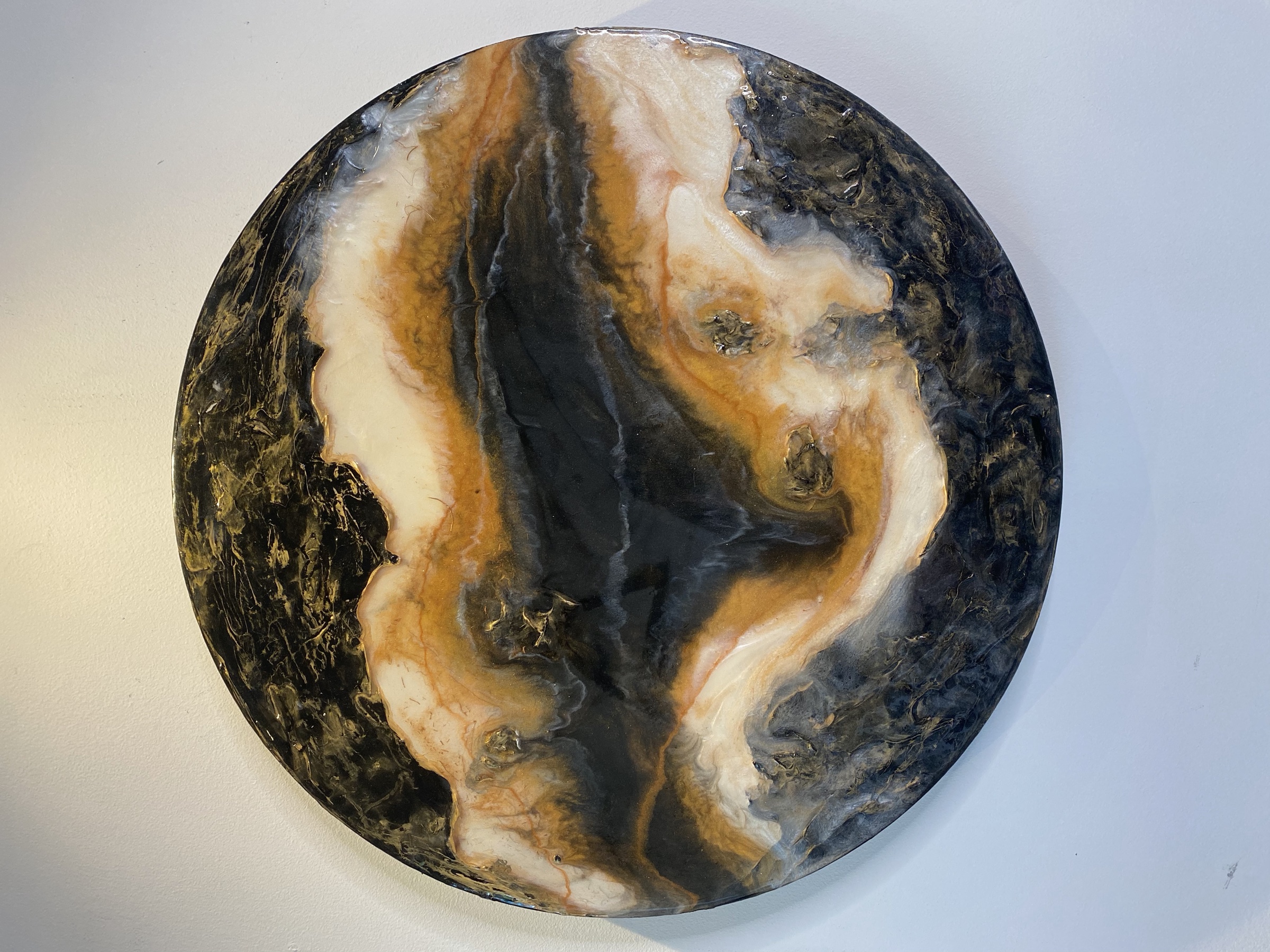Round resin artwork in onyx, cream and gold